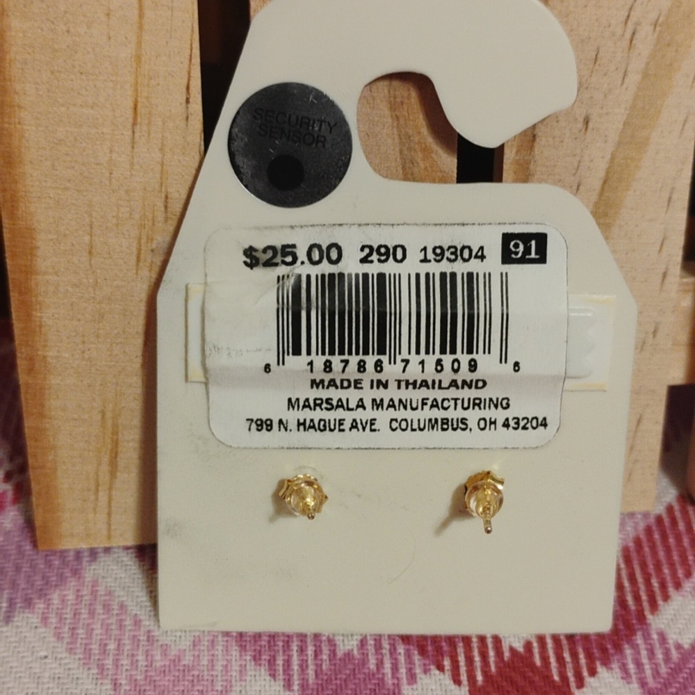 ๐ฆ Itsy Bitsy Sterling Silver Gold Plated Shark Earrings NWT - Picture 4 of 4